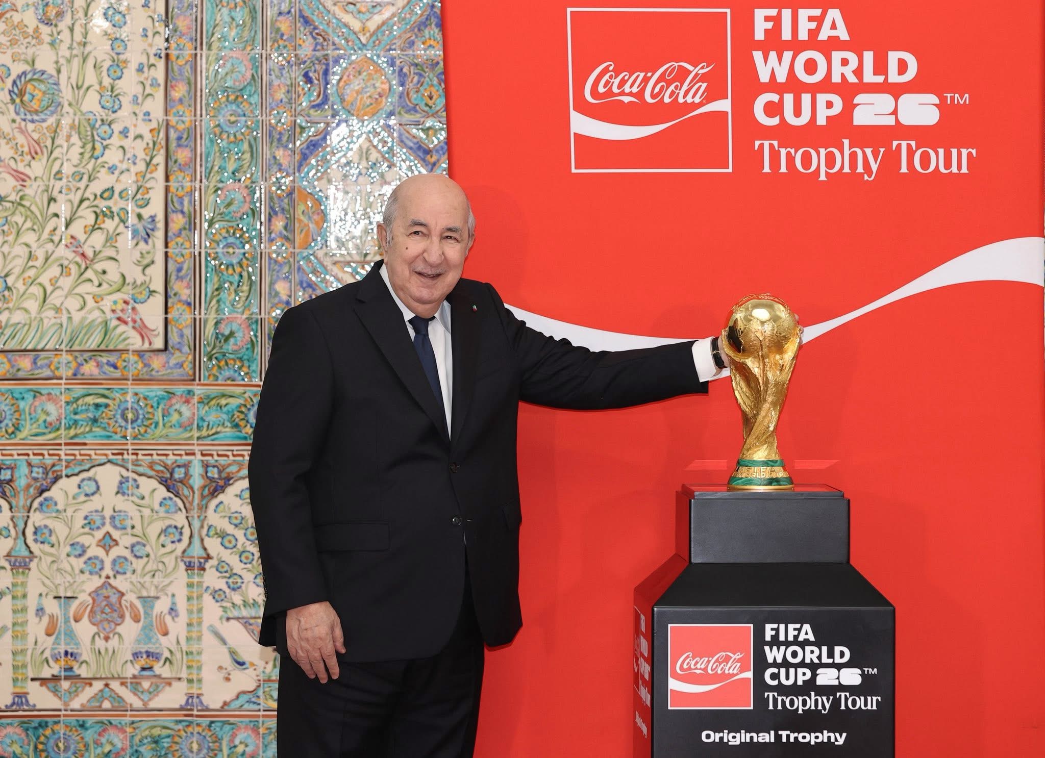 رئيس الجمهورية يستقبل وفد الفيفا ومجسم كأس العالم 2026