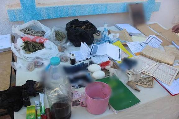 باتنة: توقيف رجل وامرأتين لممارستهم طقوس السحر والشعوذة