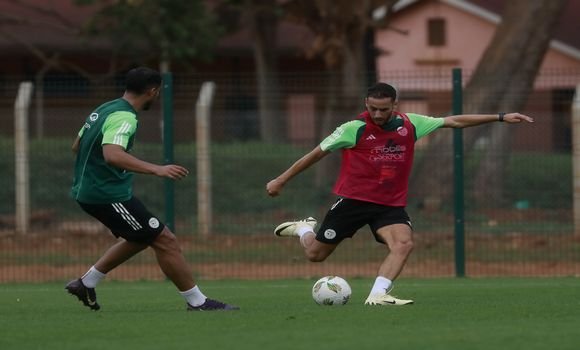 المنتخب الوطني المحلي يجري تدريباته استعداداً لمواجهة غينيا