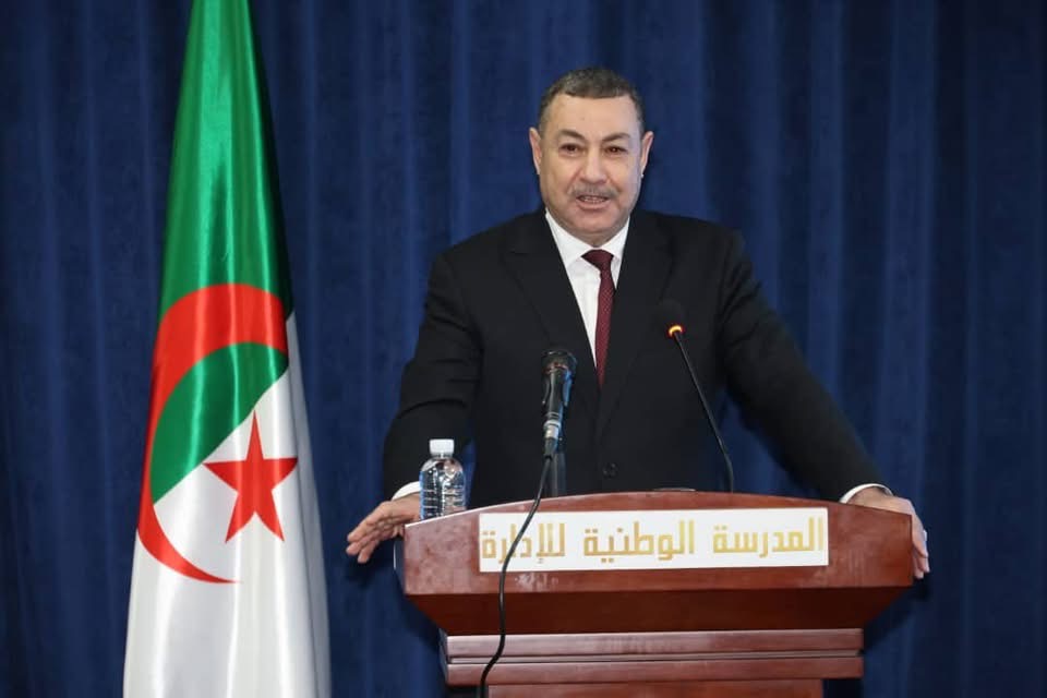 وزير الداخلية يؤكد تعميم الخدمات الرقمية وتعزيز التحول الرقمي في الإدارة