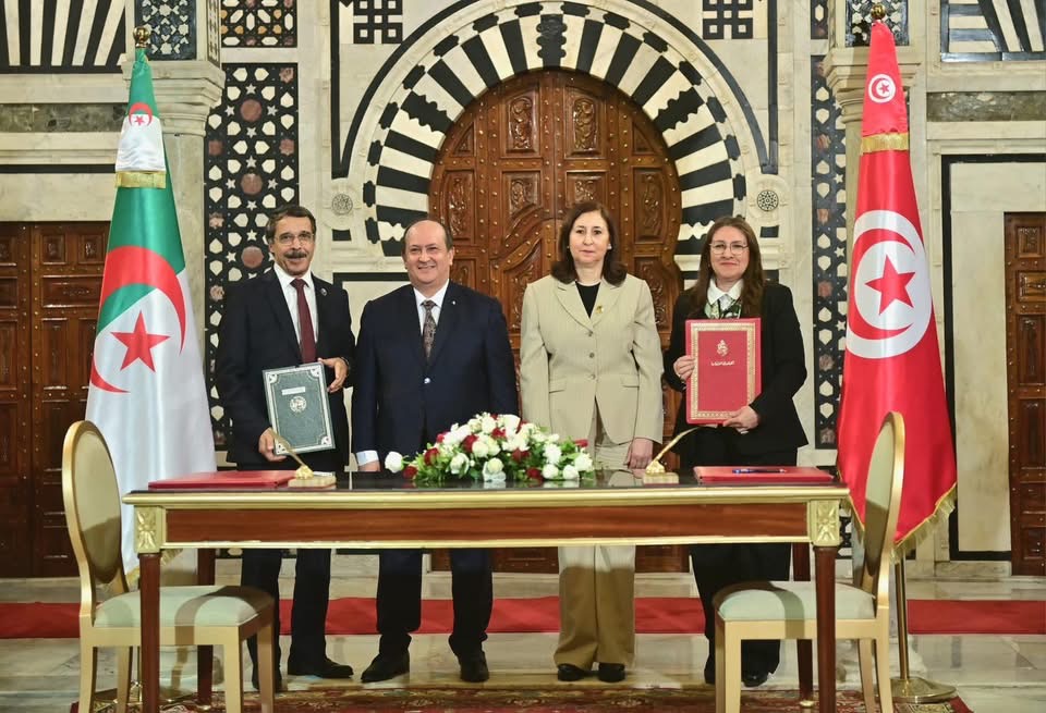 الجزائر وتونس توقعان سلسلة من الاتفاقيات لتعزيز التعاون الثنائي