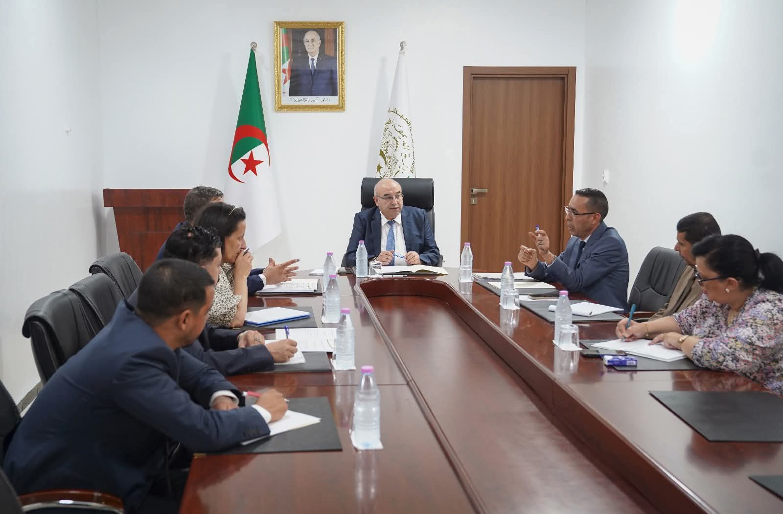 وزير الصناعة الصيدلانية يستقبل وفد النقابة الوطنية للصيادلة لمناقشة تحديات السوق