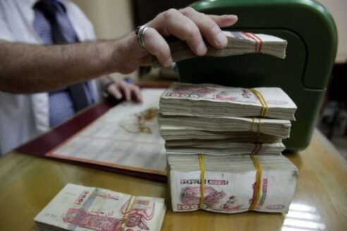 الشروع في صب الزيادات في منح ومعاشات المتقاعدين