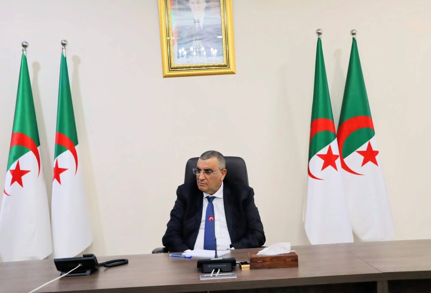 وزير الأشغال العمومية يشدد على تسريع وتيرة إنجاز مشاريع الطرق والموانئ والمطارات