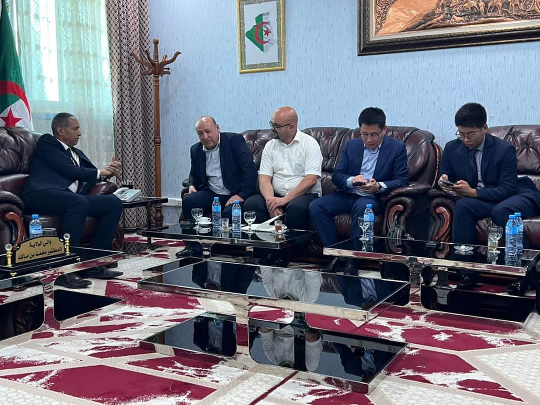 باتنة / وفد شركة جيلي للسيارات يقدم عرضًا للاستثمار في قطاع صناعة السيارات