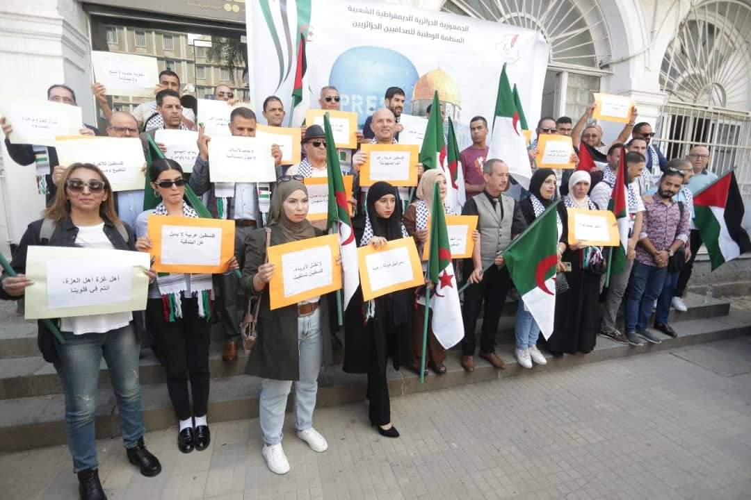 وقفة تضامنية بدار الصحافة بالعاصمة مع الشعب والصحفيين الفلسطينيين