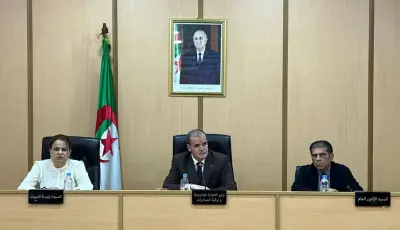 رزيق يشيد بجهود مستخدمي القطاع ويدعو إلى مواصلة العمل