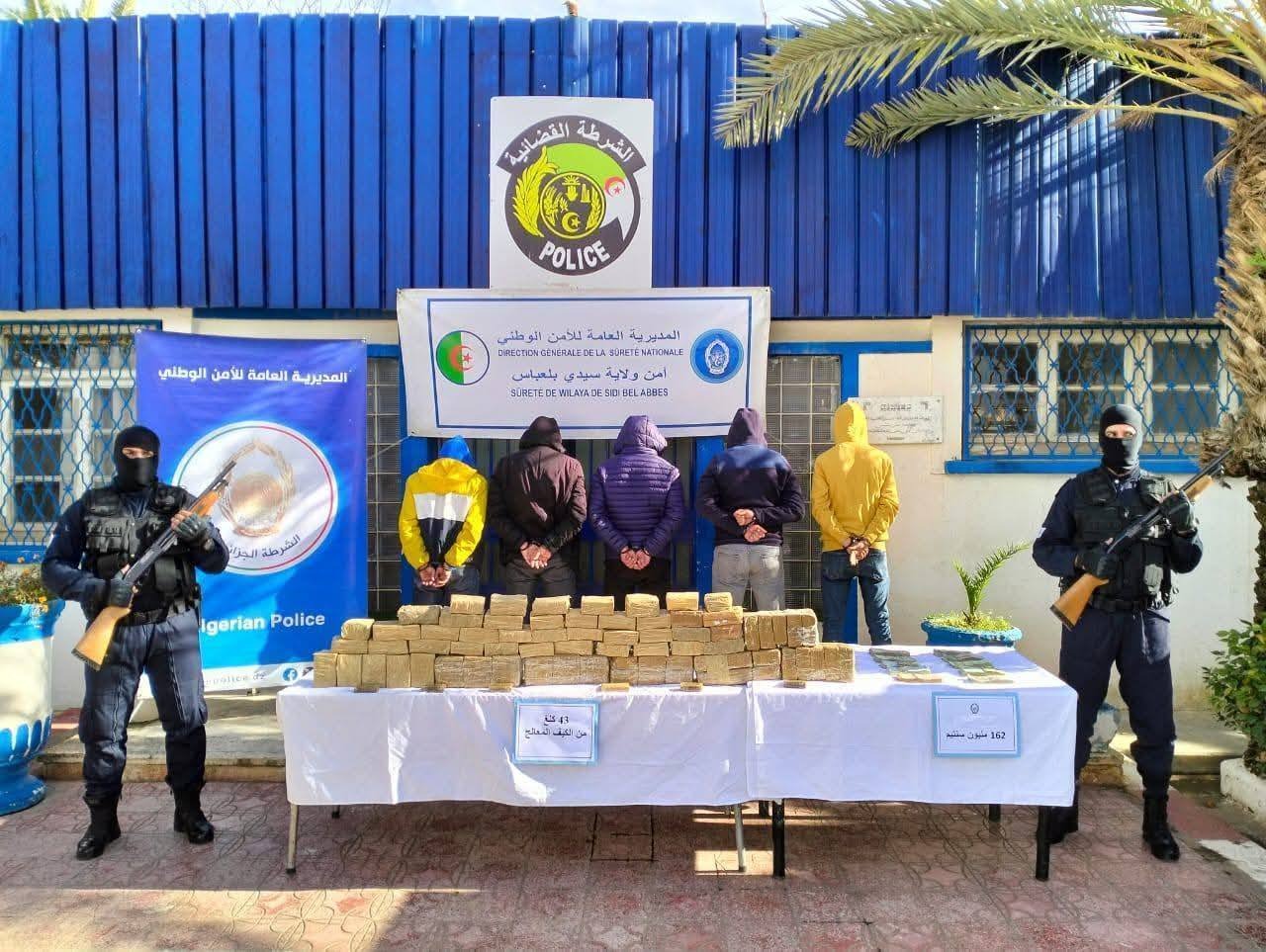 سيدي بلعباس: الإطاحة بشبكة إجرامية وحجز أزيد من 43 كلغ من الكيف مصدرها المغرب