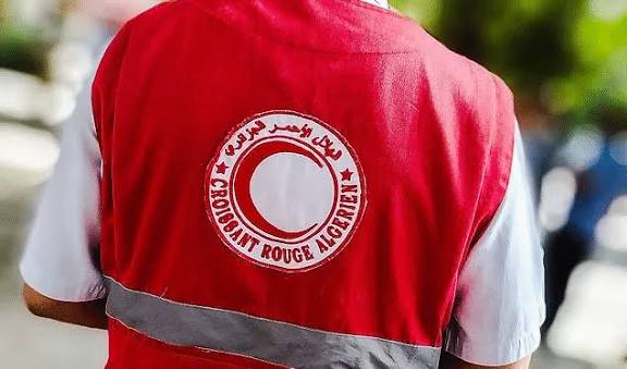 الهلال الأحمر الجزائري يوضح حقيقة فيديو الشابة المقيمة سابقًا بقرية الأطفال بدرارية