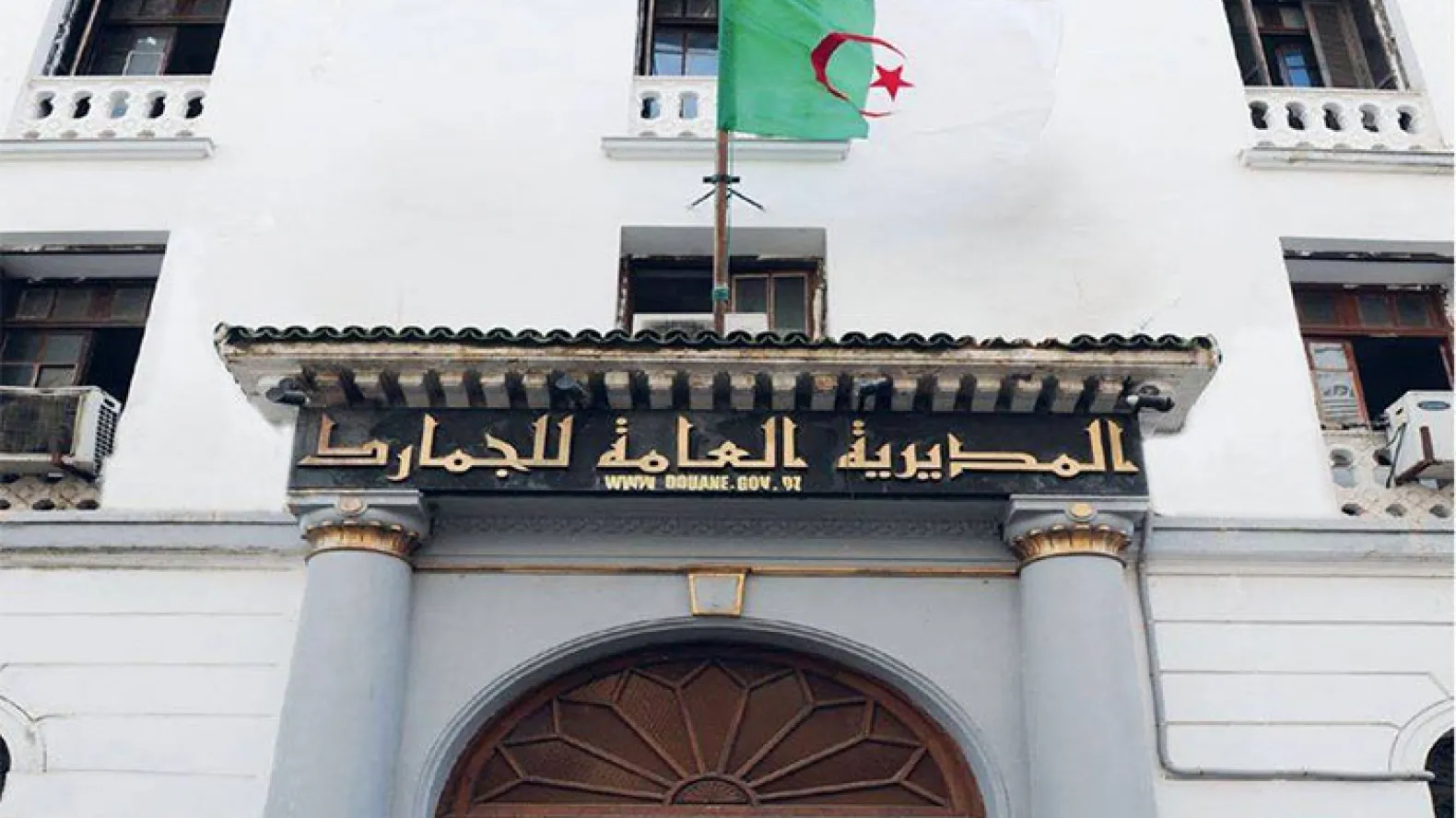 الجمارك الجزائرية تقدم توضيحات بشأن الإجراءات الجمركية المطبقة على المسافرين