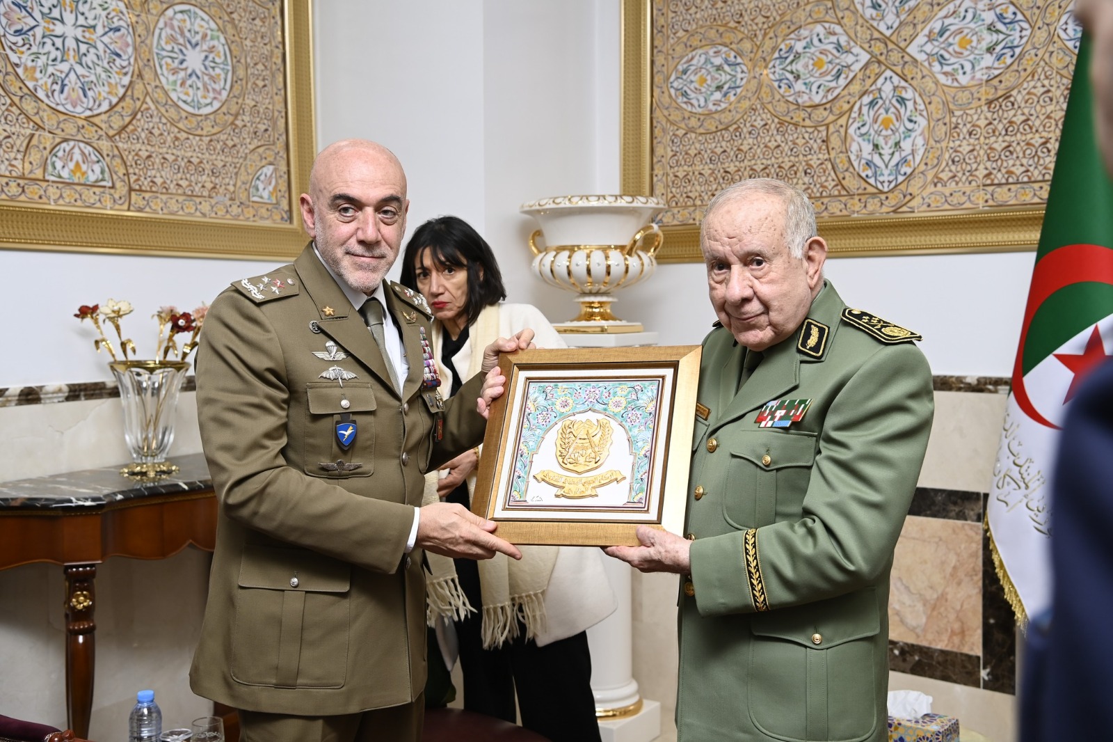 الفريق أول شنڨريحة يستقبل رئيس أركان الجيش البري الإيطالي