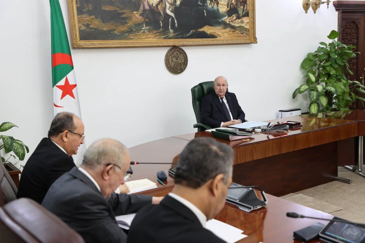 رئيس الجمهورية يأمر بتنصيب تعاونيات فلاحية تابعة ل”أغروديف” للتكفل بكراء الآلات الفلاحية