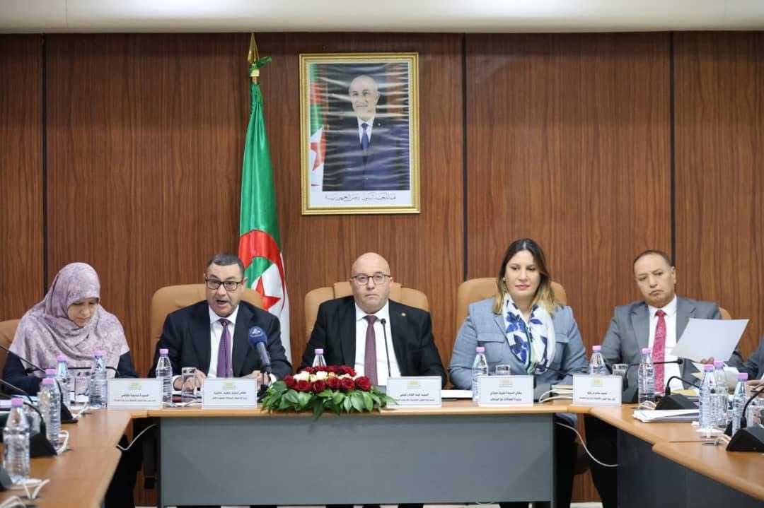 وزير الداخلية يعرض على البرلمان مشروع تعديل قانون التنظيم الإقليمي