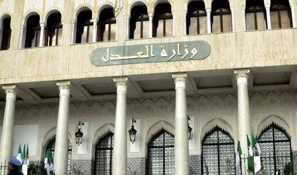 مرسوم رئاسي يتضمن إنهاء مهام 23 قاضيا