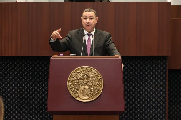 سعيود: كل من يرغب في اقتناء حافلات جديدة للنقل سيحظى بالتسهيلات اللازمة