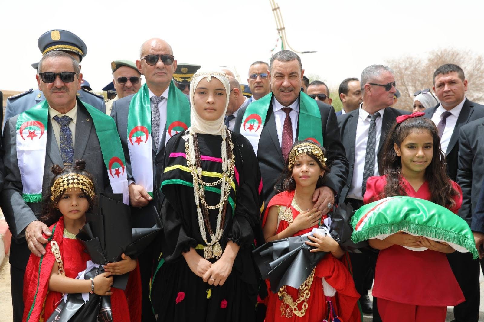 وزير النقل يتفقد المركز الحدودي “الطالب العربي”في الوادي