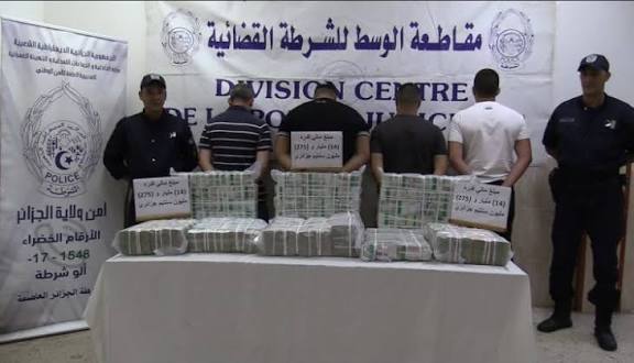 تفكيك شبكة لتبييض الأموال وحجز أزيد من 14 مليار سنتيم بالعاصمة