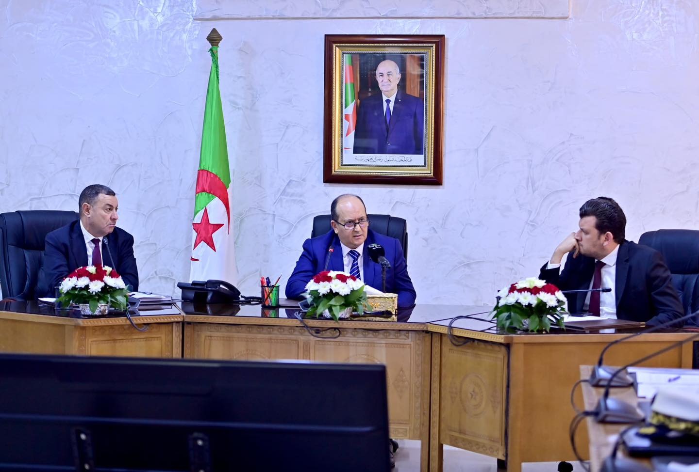 انتشار الجراد.. الوزير الأول يترأس اجتماعا وزاريا مشتركا