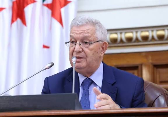 عزوز ناصري يحيّي ذكرى مظاهرات 11 ديسمبر ويؤكد تمسك الشعب بوحدته الوطنية