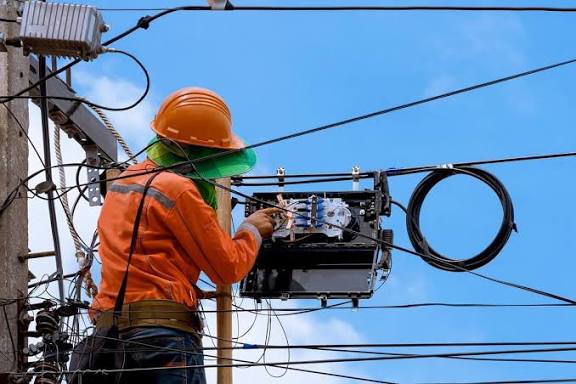 3 ملايين أسرة جزائرية مربوطة بالألياف البصرية… الجزائر الأولى إفريقياً في FTTH