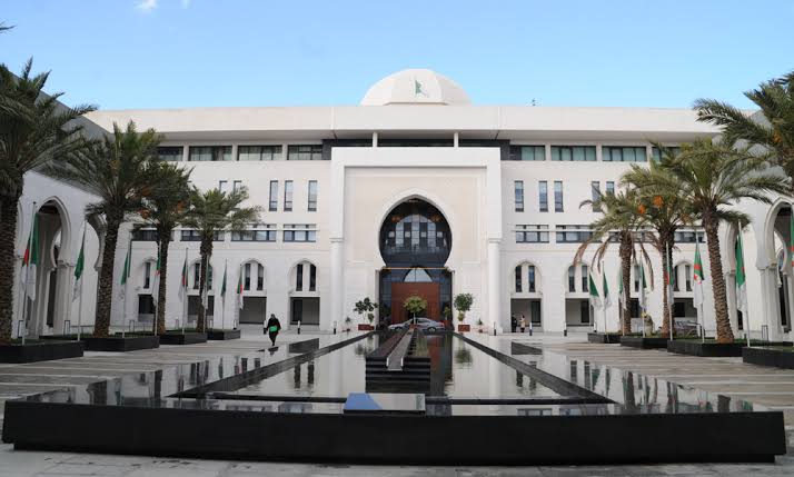 الجزائر تستنكر وترفض تصريحات رئيس حكومة الاحتلال تجاه السعودية