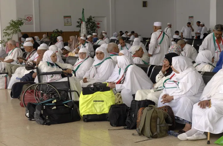 أول فوج من حجاج الجزائر يصل إلى مطار جدة