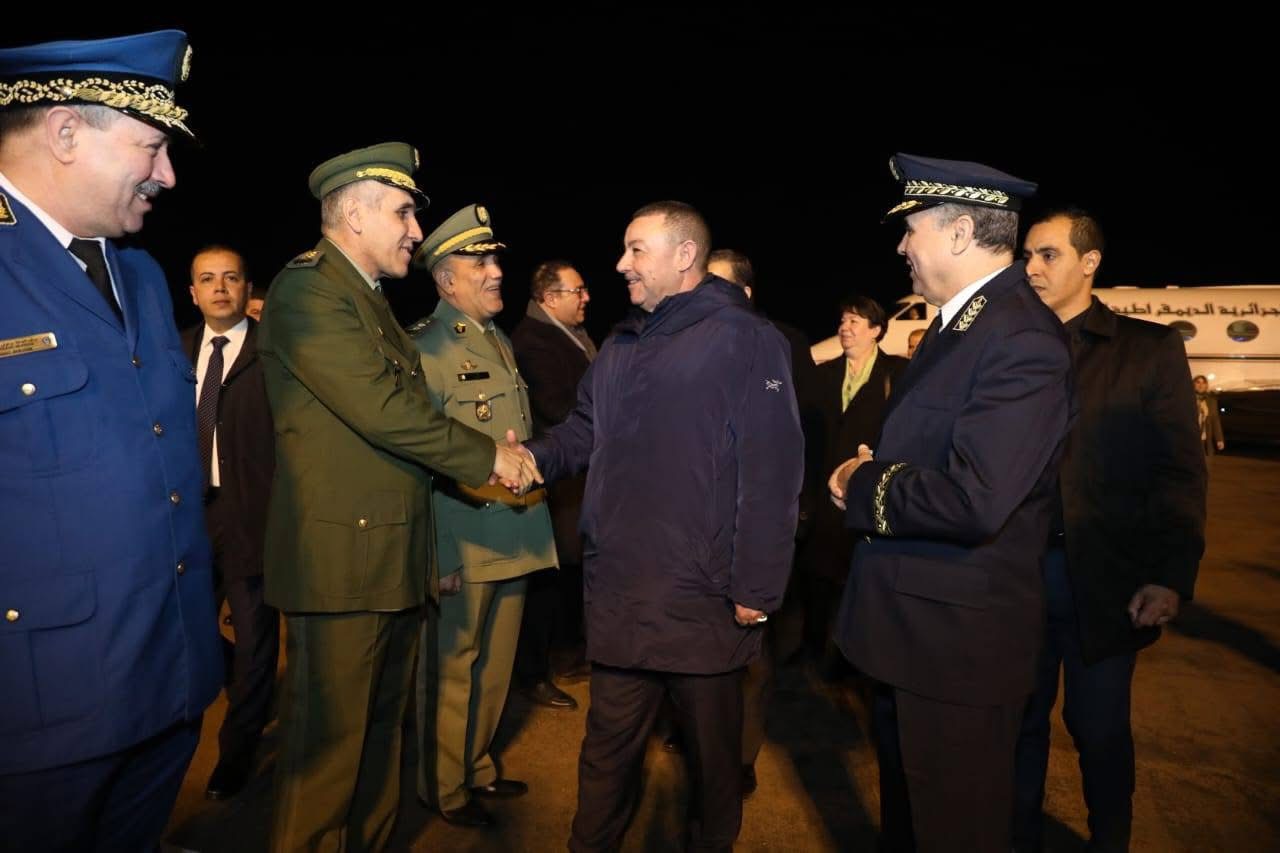 وزير الداخلية يُستقبل من طرف والي ولاية وهران بمناسبة تدشين الخط المنجمي الغربي