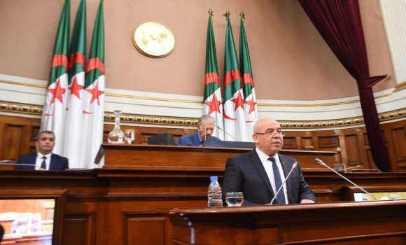 فلاحة : السيد شرفة يؤكد على ضرورة ديمومة المستثمرات الفلاحية واستغلالها الأمثل