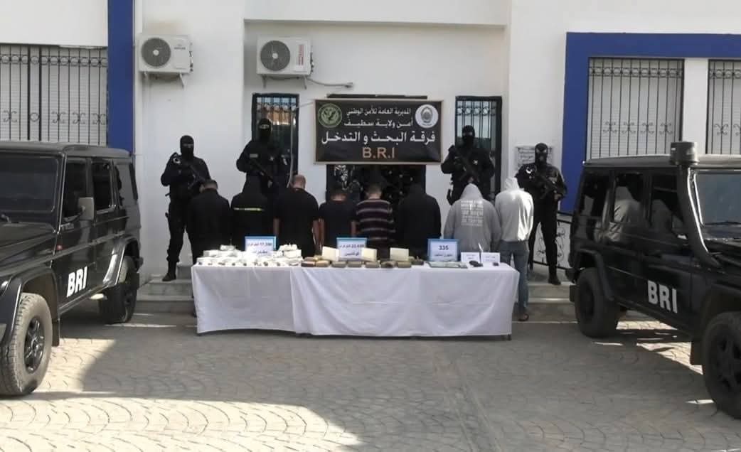 سطيف: الإطاحة بشبكة دولية وضبط أزيد من 22 كلغ كوكايين و17 كلغ كيف