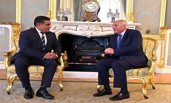 الصحراء الغربية: الجزائر والمملكة المتحدة تجددان التزامهما بالتوصل إلى حل سياسي