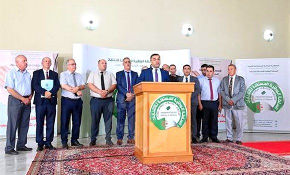أوشيش يودع ملف التصريح بالترشح للرئاسيات