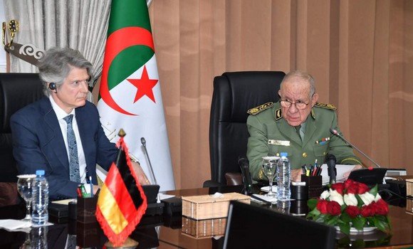 رئيس أركان الجيش الوطني الشعبي يستقبل المدير السياسي بوزارة الدفاع لفيدرالية ألمانيا