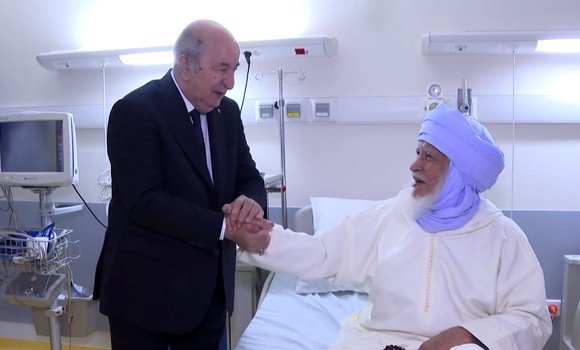 رئيس الجمهورية يزور المشرف على المدرسة القرآنية إن زجمير بالمستشفى العسكري بعين النعجة