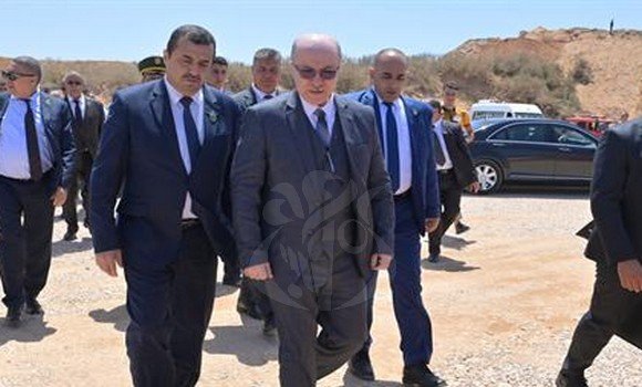 الوزير الأول: إلتزامات رئيس الجمهورية تجسد ميدانيا وبصفة يومية