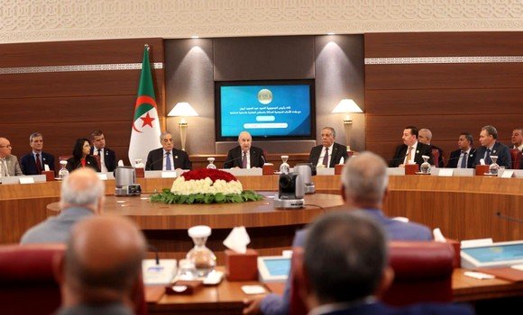 اختتام لقاء رئيس الجمهورية مع رؤساء الأحزاب السياسية الممثلة في المجالس المنتخبة