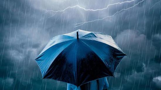 أمطار رعدية غزيرة تجتاح عدة ولايات اليوم الجمعة