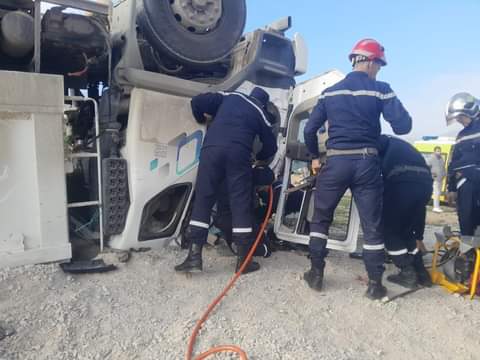تيسمسيلت   إنقلاب لشاحنة ذات مقطورة بالمكان المسمى طريق المحجرة