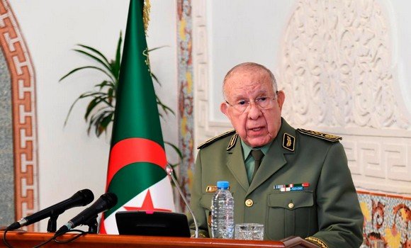 الفريق أول السعيد شنقريحة يترأس مراسم حفل تقديم تهاني عيد الفطر المبارك