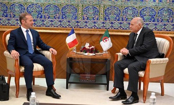 عطاف يستقبل المبعوث الخاص للرئيس الفرنسي بشأن ليبيا