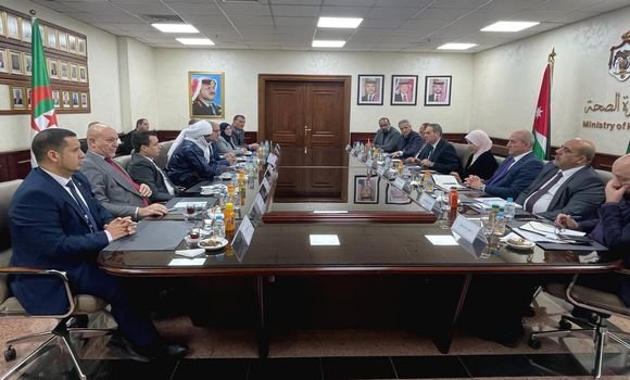 رئيس المجلس الشعبي الوطني يتحادث مع وزير الصحة الأردني
