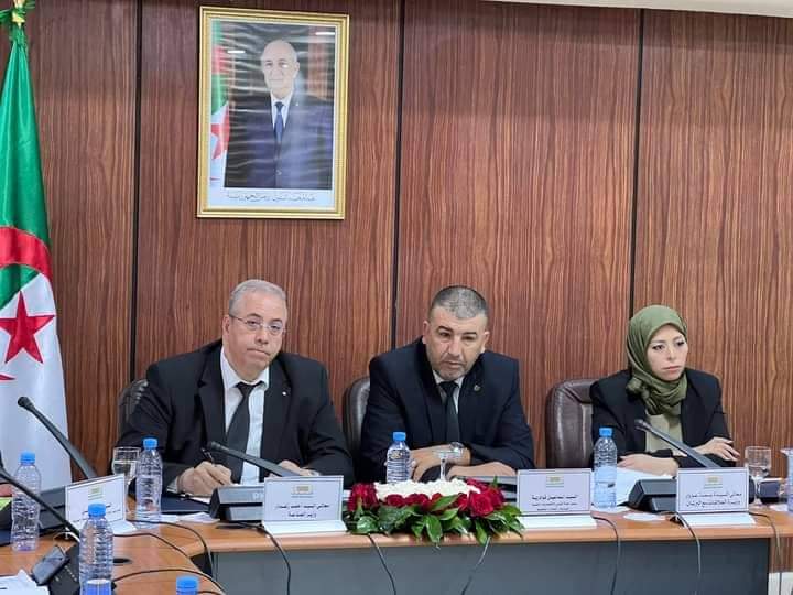 وزير الصناعة يعرض مشروع قانون الاستثمار