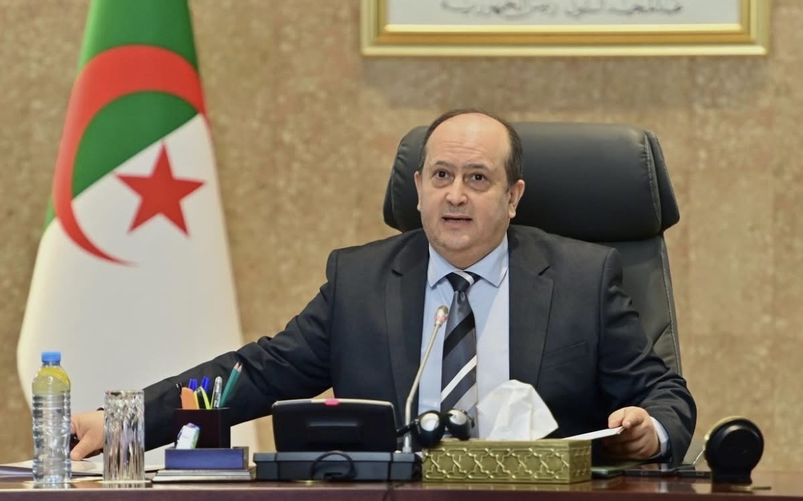 الوزير الأول يترأس اجتماعا للحكومة