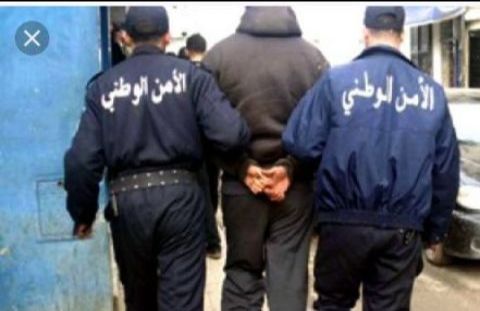 تيسمسيلت/ أمن دائرة برج بونعامة بالتنسيق مع فرقة الدرك الوطني يطيح بشخصين في قضية ترويج المخدرات و المؤثرات العقلية .
