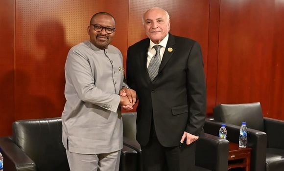 عطاف يستقبل بأديس أبابا من قبل نائب الرئيس السيراليوني