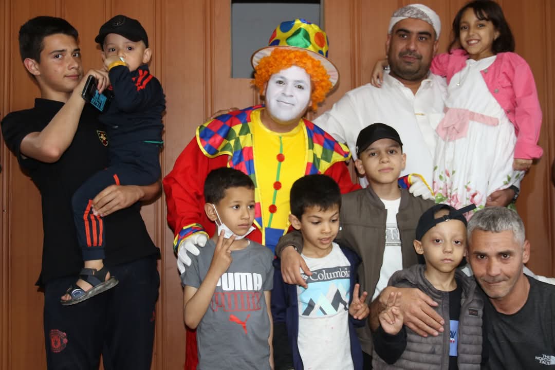مدير الشباب والرياضة بالشلف يكرّم الأطفال المصابين بالسرطان في مبادرة إنسانية مميزة