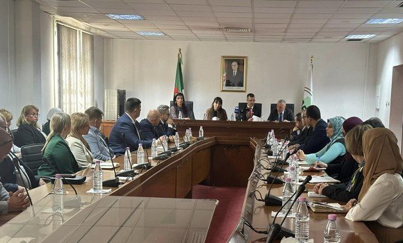 الجزائر/بولندا: مستثمرون بولنديون يبدون اهتمامهم بالاستثمار في الفلاحة والطاقات المتجددة