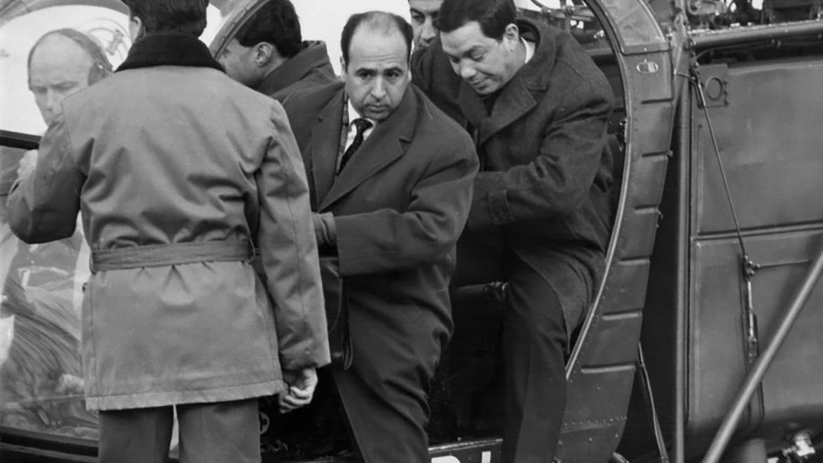 مفاوضات أيفيان وأزمة صيف 1962