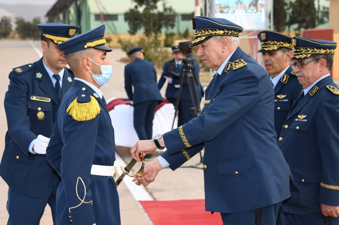 محمود لعرابة :يشرف على تخرج الدفعة ال 52 بالمدرسة العليا للطيران .