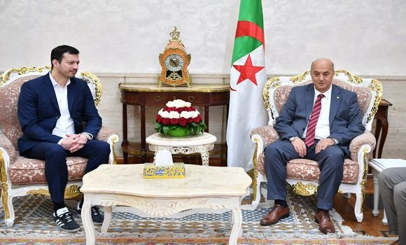 رئيس المجموعة البرلمانية للصداقة مع الصحراء الغربية يستقبل رئيس بلدية ”فيتري سير سين” الفرنسية