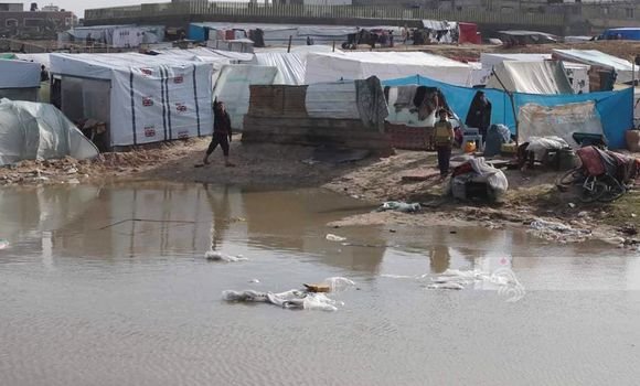 غزة: النازحون يعانون مع الأمراض الموسمية وسط نقص حاد في الأدوية